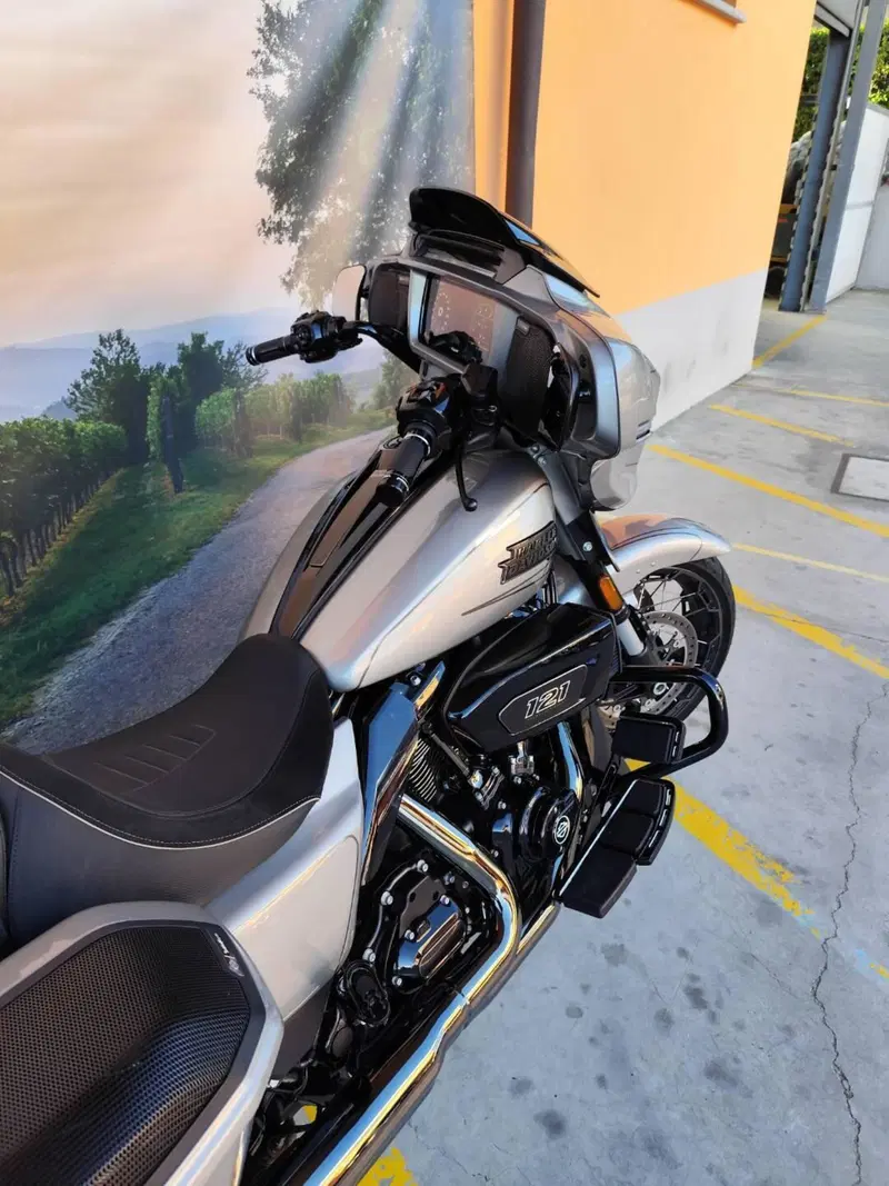 Harley-Davidson CVO Street Glide (2023) (6)
