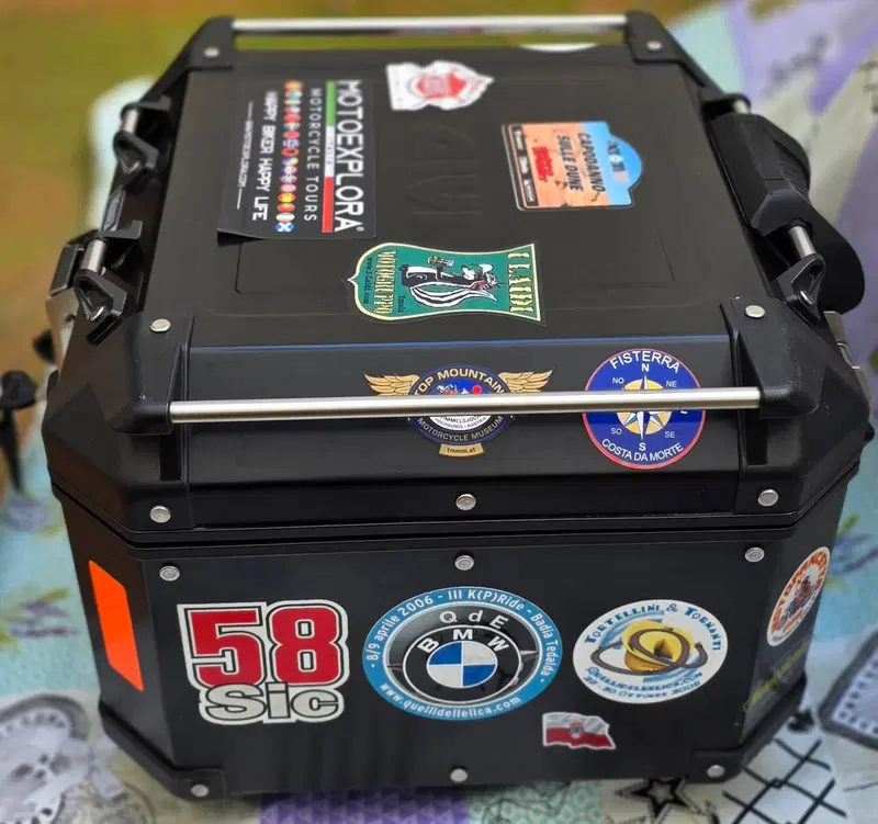 Givi Trekker Outback 42lt (2)