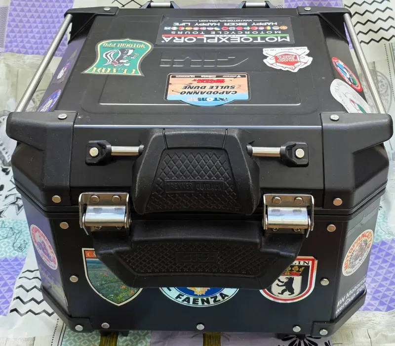 Givi Trekker Outback 42lt (3)