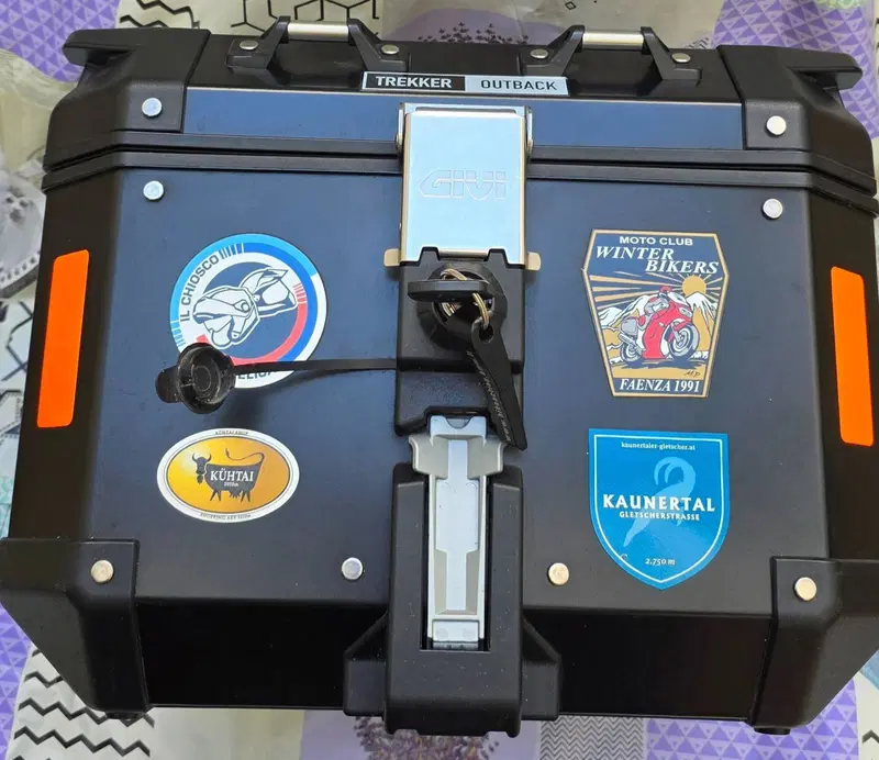 Givi Trekker Outback 42lt (4)