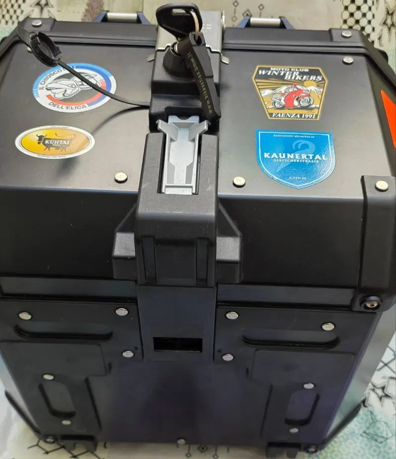 Givi Trekker Outback 42lt (5)