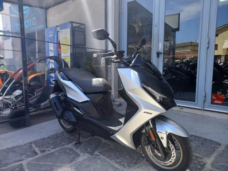 Kymco KRV 200 (2023 - 26) (4)