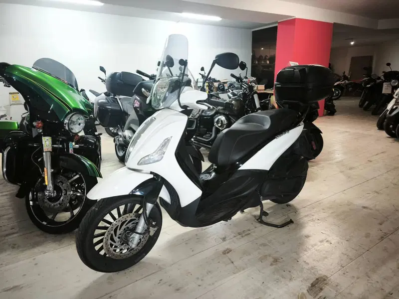 Piaggio Beverly 300 i.e. ABS-ASR (2016 - 20) (2)
