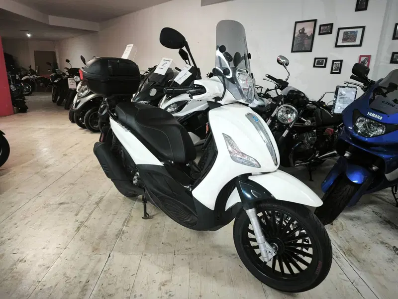 Piaggio Beverly 300 i.e. ABS-ASR (2016 - 20) (3)