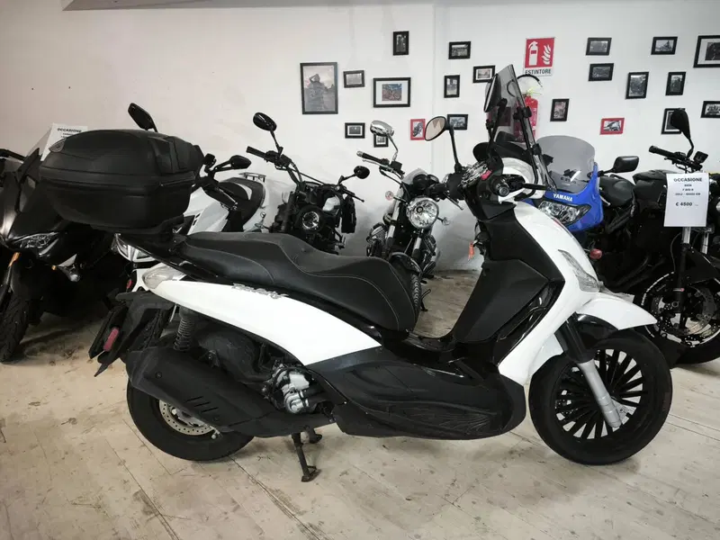 Piaggio Beverly 300 i.e. ABS-ASR (2016 - 20) (4)