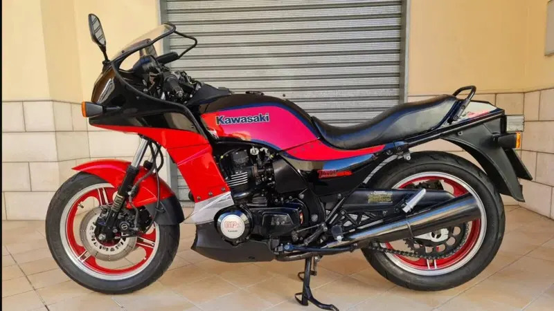 Kawasaki GPz 750 TURBO (4)