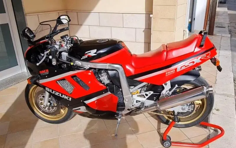 Suzuki GSX 1100 R Mod 89 (4)