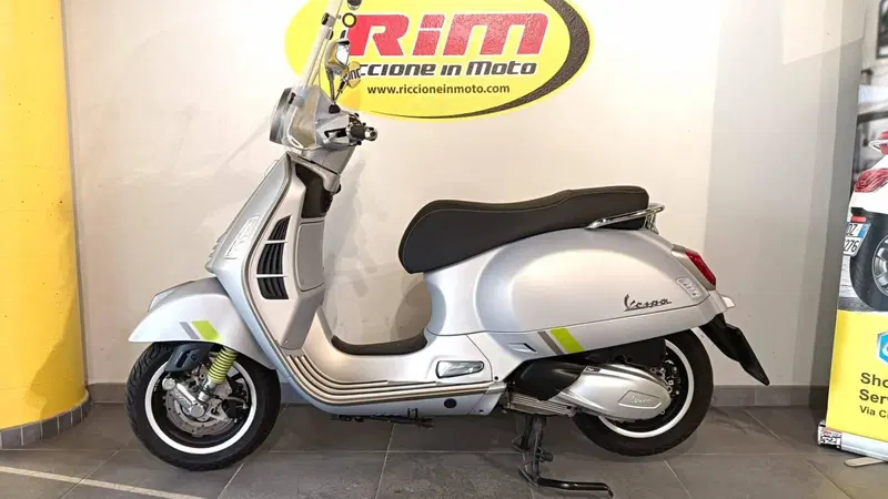 Vespa GTS 300 Super Tech (2023 - 24) (4)