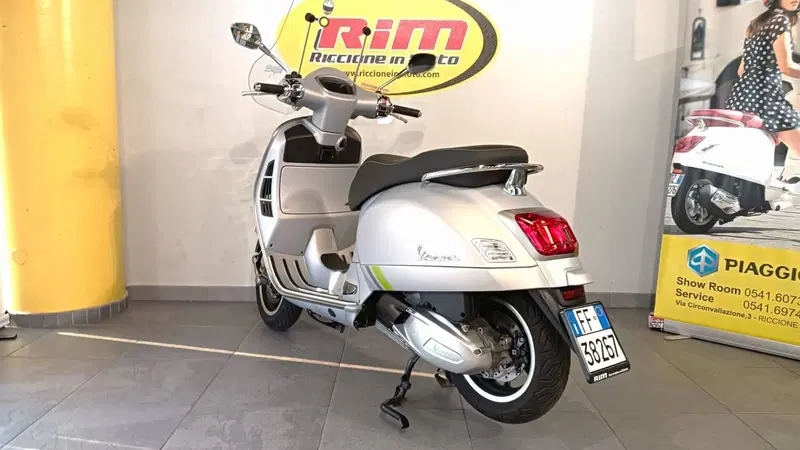Vespa GTS 300 Super Tech (2023 - 24) (5)