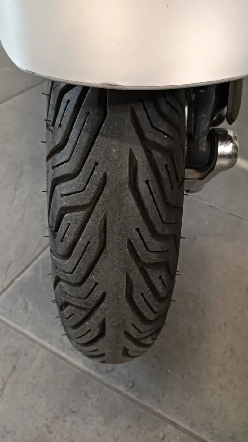 Vespa GTS 300 Super Tech (2023 - 24) (10)