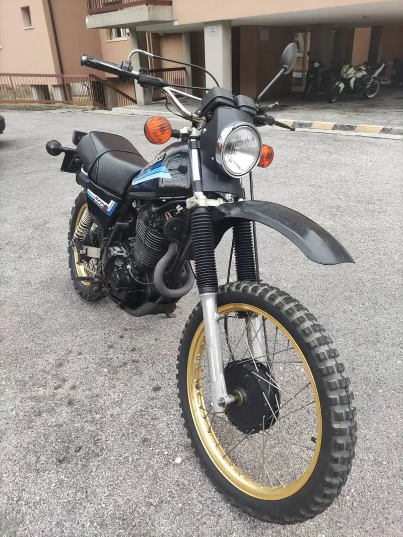 Suzuki Dr 500s