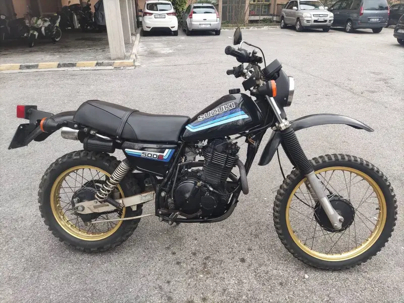 Suzuki Dr 500s (2)