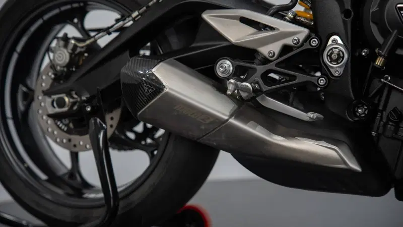 Triumph Street Triple 765 Moto2 Edition (2023 - 24) (13)