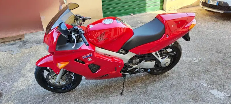 Honda VFR 800 (1998 - 01) (4)