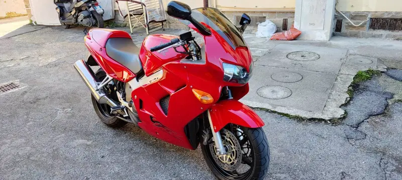 Honda VFR 800 (1998 - 01) (6)
