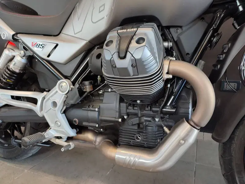 Moto Guzzi V85 Strada (2024 - 26) (3)