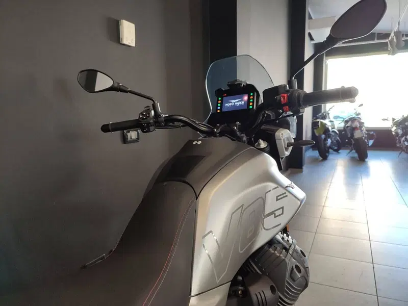 Moto Guzzi V85 Strada (2024 - 26) (5)