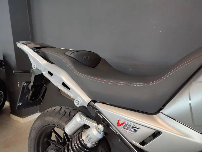 Moto Guzzi V85 Strada (2024 - 26) (7)