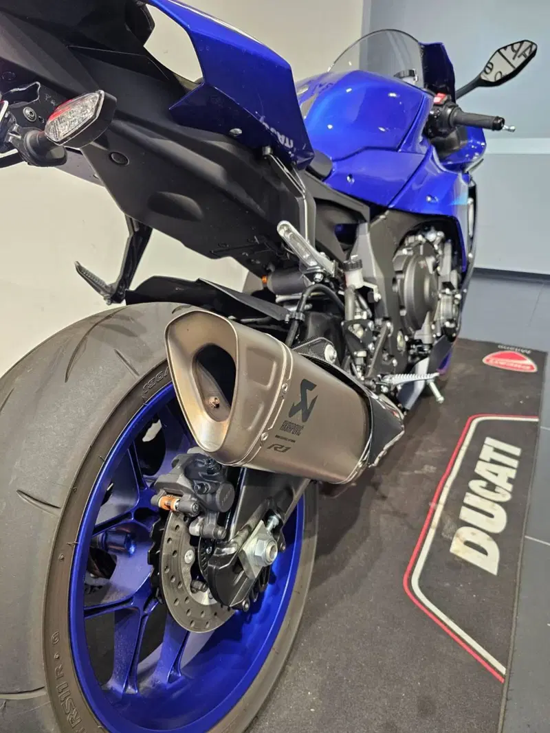 Yamaha YZF R1 (2020 - 25) (6)