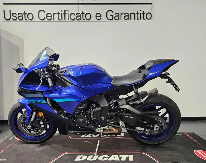 Yamaha YZF R1 (2020 - 25) (8)