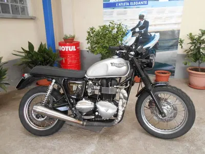 Triumph Bonneville 800 (2002 - 07) usata