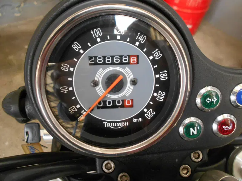 Triumph Bonneville 800 (2002 - 07) (18)