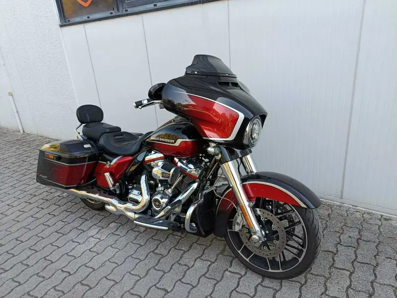 Harley-Davidson 117 Street Glide (2021) - FLHXSE (2)
