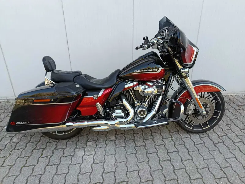 Harley-Davidson 117 Street Glide (2021) - FLHXSE (3)