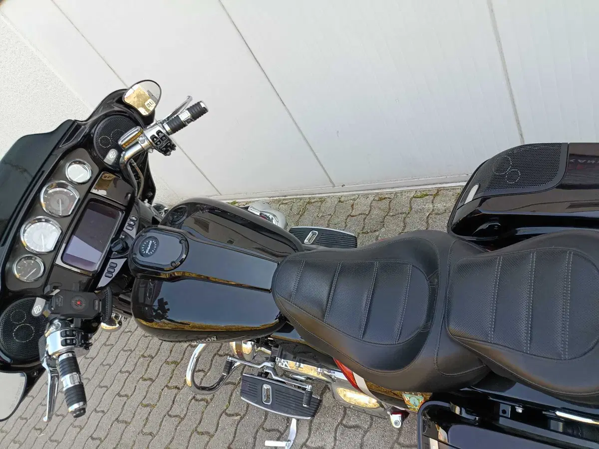 Harley-Davidson 117 Street Glide (2021) - FLHXSE (6)