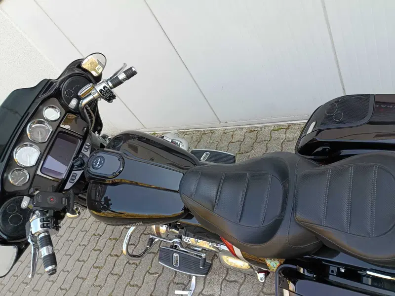 Harley-Davidson 117 Street Glide (2021) - FLHXSE (6)