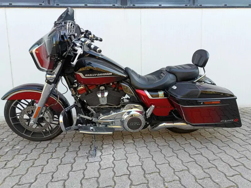 Harley-Davidson 117 Street Glide (2021) - FLHXSE (7)