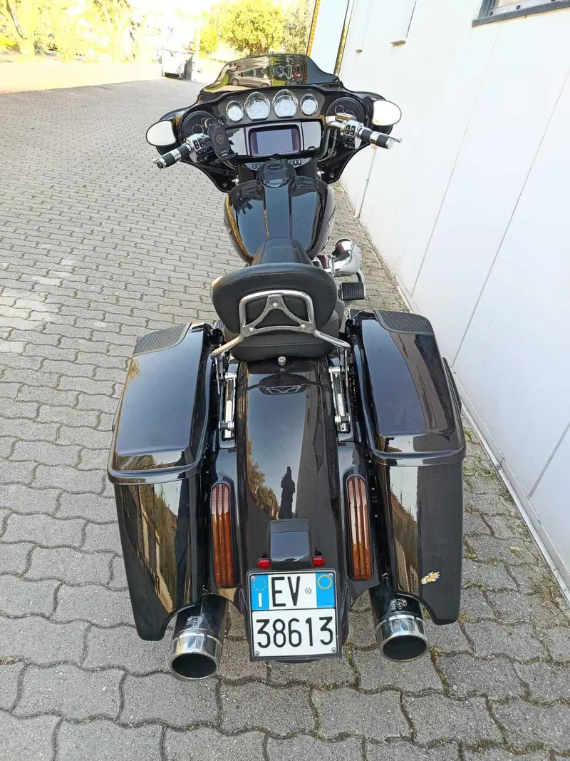 Harley-Davidson 117 Street Glide (2021) - FLHXSE (4)