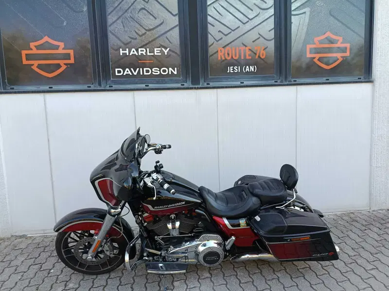 Harley-Davidson 117 Street Glide (2021) - FLHXSE (8)