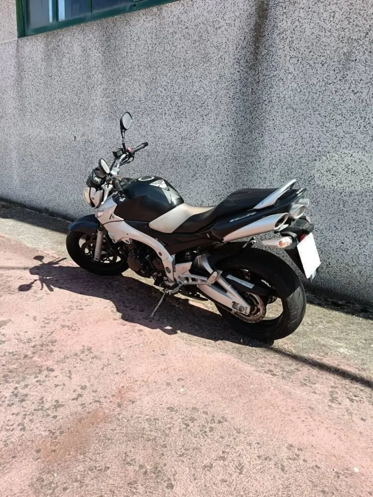 Suzuki GSR 600 (2006 - 11) (2)