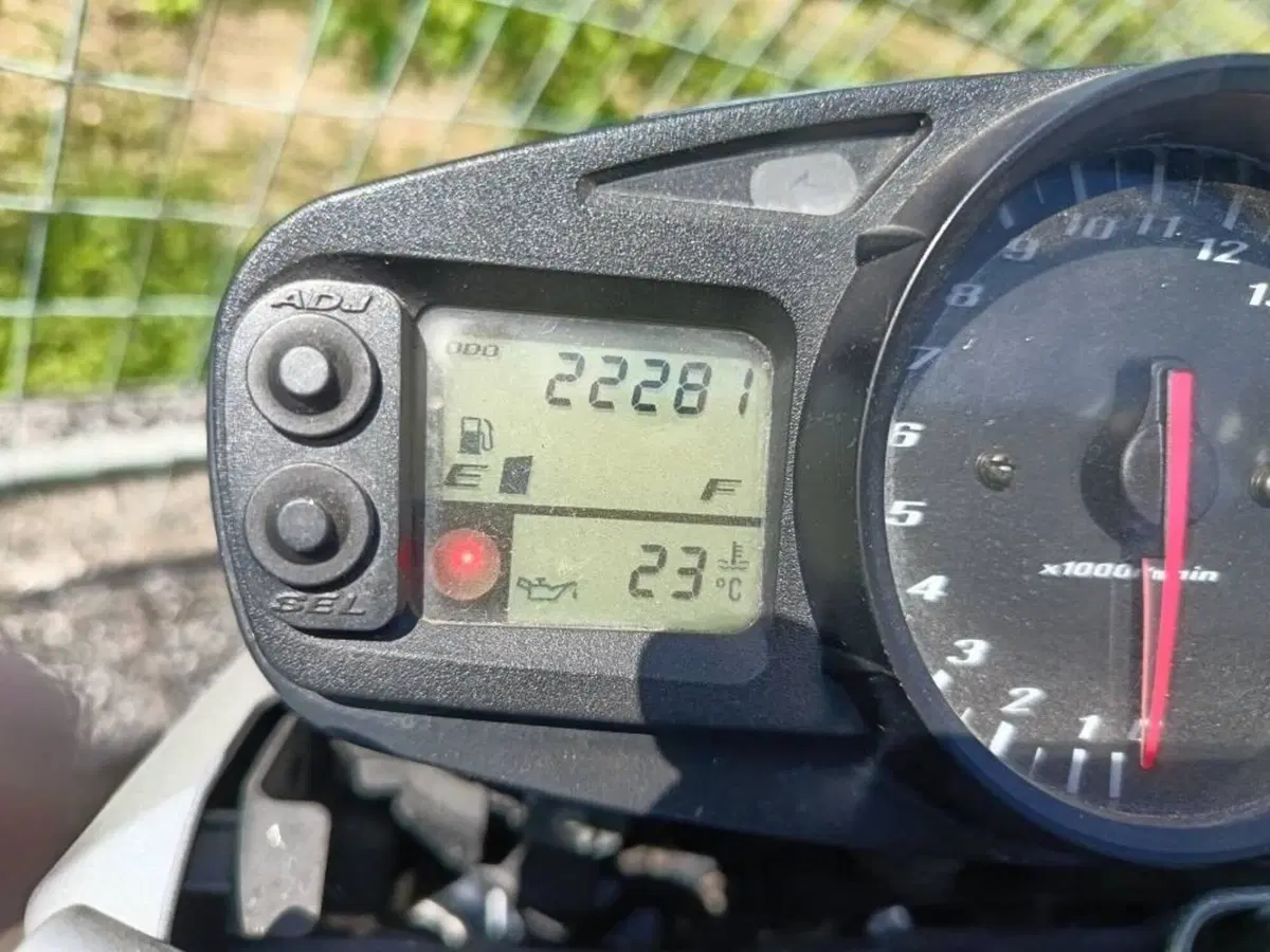 Suzuki GSR 600 (2006 - 11) (3)