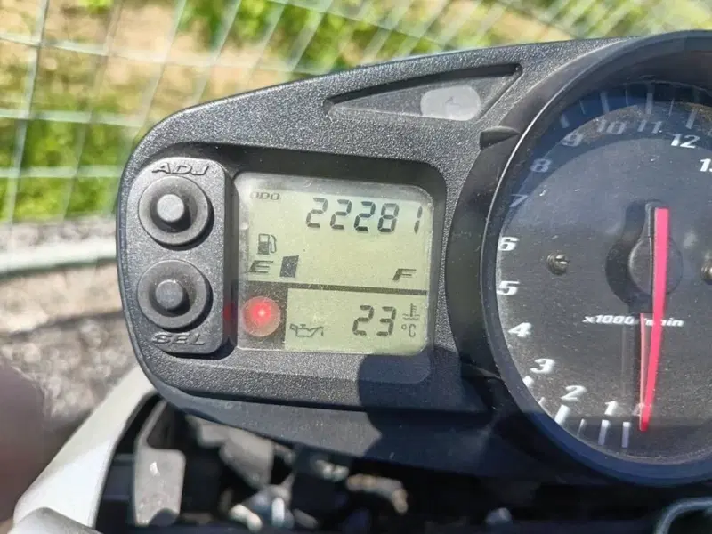 Suzuki GSR 600 (2006 - 11) (3)