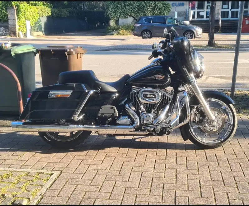 Harley-Davidson 1690 Electra Glide Classic (2010 - 12) - FLHTC (2)