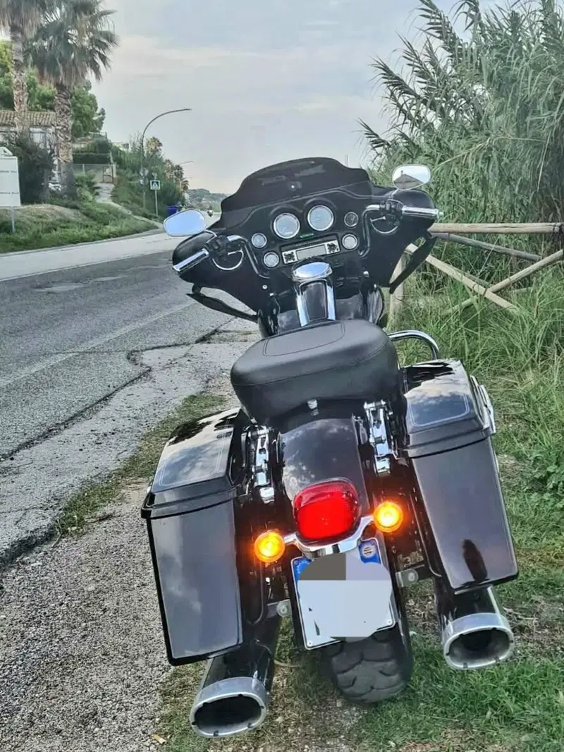 Harley-Davidson 1690 Electra Glide Classic (2010 - 12) - FLHTC (4)