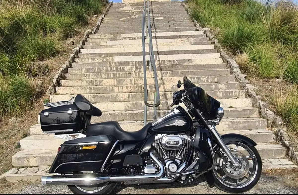 Harley-Davidson 1690 Electra Glide Classic (2010 - 12) - FLHTC (5)