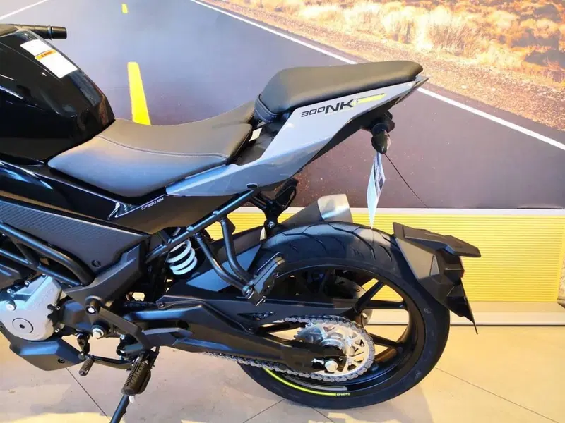 CFMOTO 300NK (2021 - 26) (9)