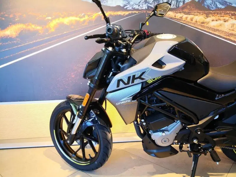CFMOTO 300NK (2021 - 26) (10)