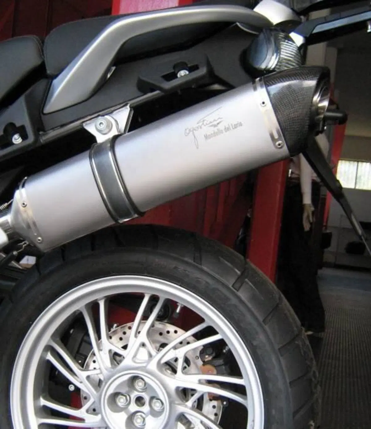 Scarico Agostini XBlack Moto Guzzi Stelvio 1200 (2)