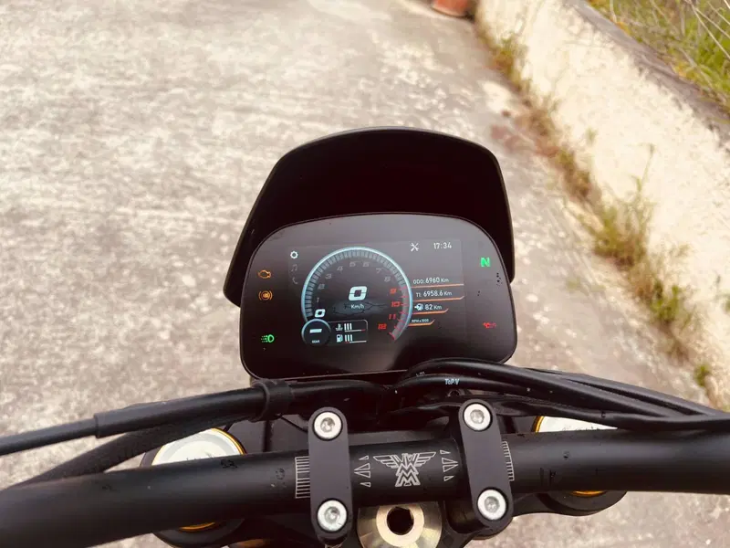 Moto Morini SEIEMMEZZO SCR (2022 - 26) (7)