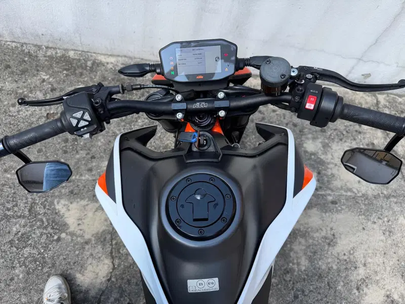 KTM 890 Duke R (2020) (2)
