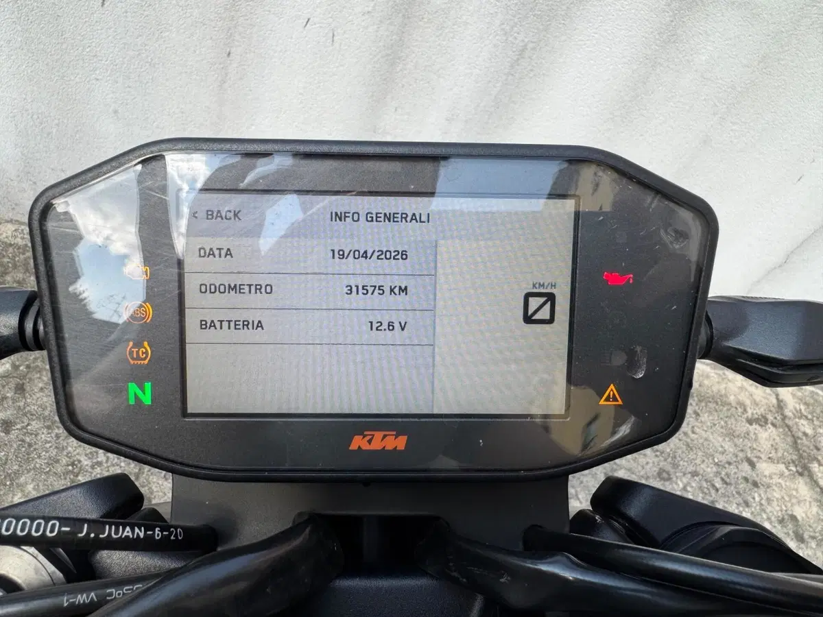 KTM 890 Duke R (2020) (3)