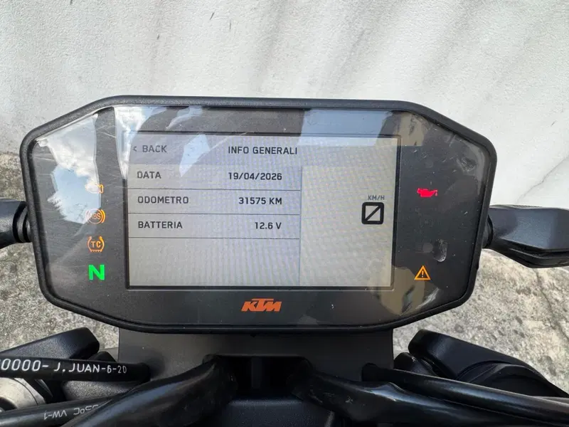 KTM 890 Duke R (2020) (3)