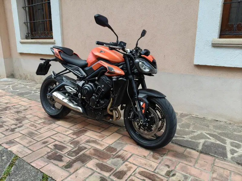 Triumph Street Triple 765 R (2023 - 26) (2)