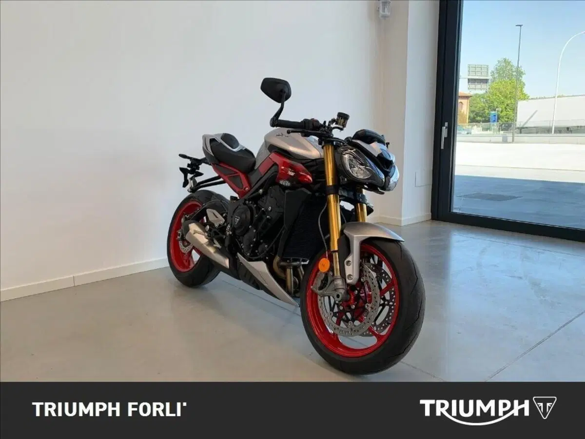 Triumph Street Triple 765 RX (2026) (2)