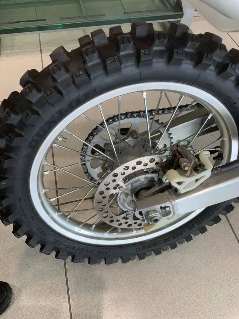 Honda CRF 250R (2005) (9)
