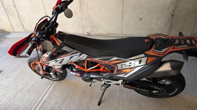 KTM 690 SMC R (2021 - 22) (2)